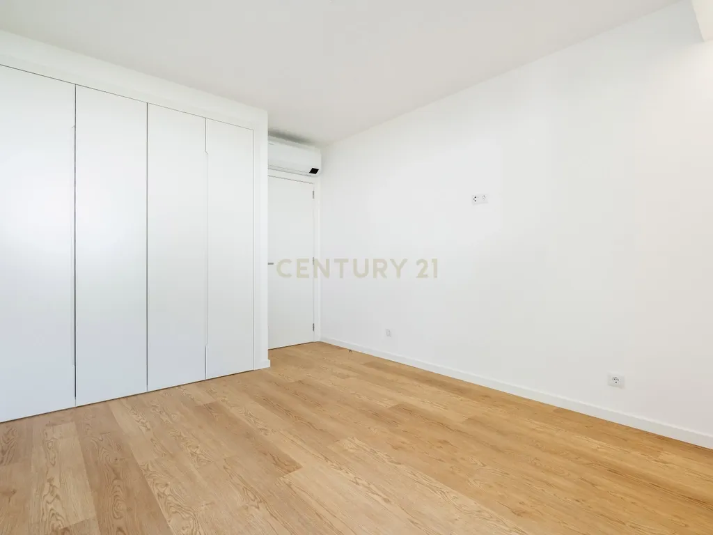 Apartamento T2 Novo a Estrear, Piscina, Estacionamento Privativo, no Centro de Albufeira – Correeira - Image 12