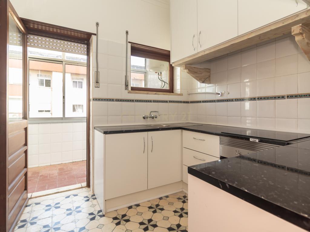 Apartamento T2 para arrendamento no centro da Costa da Caparica - Image 15
