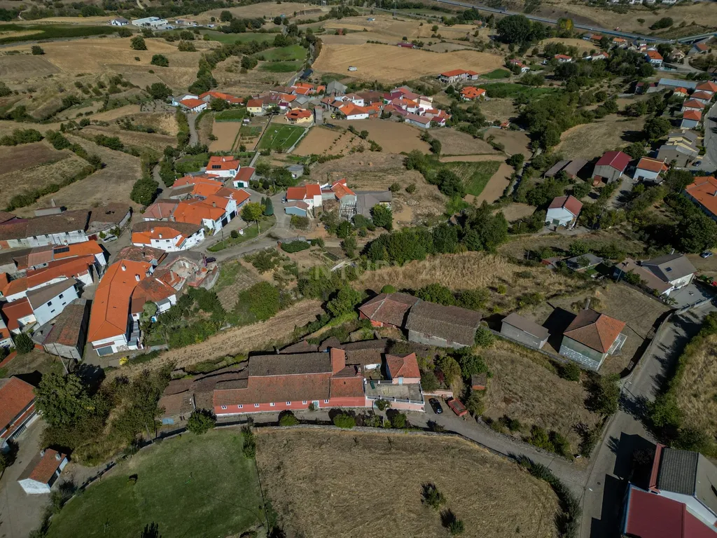 Espetacular Moradia em Rebordãos, Bragança - 8 Quartos - Image 4