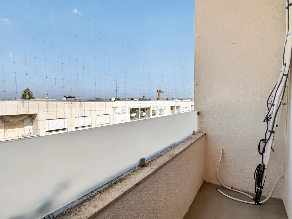 Apartamento Renovado com Vista Panorâmica em Braga - Image 9