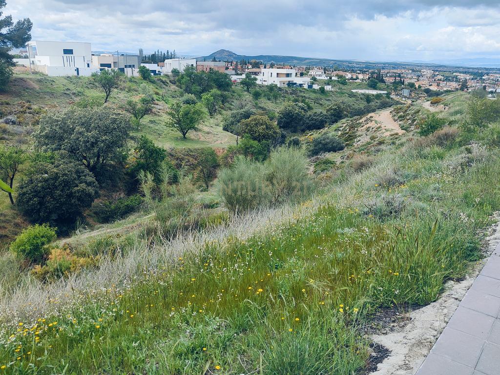  Terreno urbano de 563 m2 na zona baixa de Altos de la Zubia. - Image 2