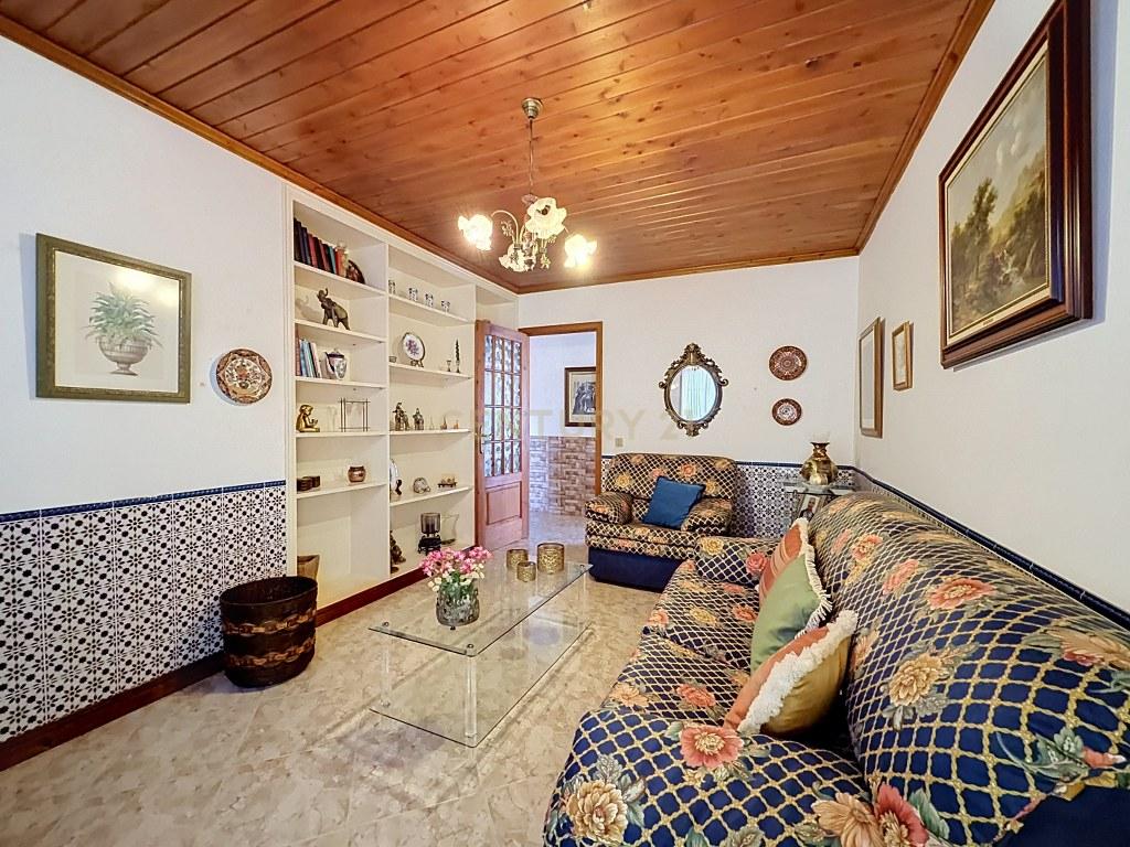 Moradia T3+1 térrea com garagem, jardim e amplo terreno — Aflitos, Fenais da Luz - Image 10