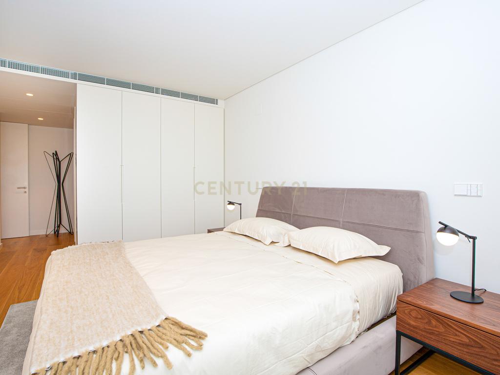 Apartamento de Luxo com 3 Quartos Virado a Sul na prestigiada Infinity Tower - Image 28