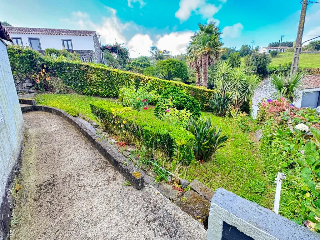 Moradia com vista mar no Nordeste – Rua do Cinzeiro, Pedreira - Image 12