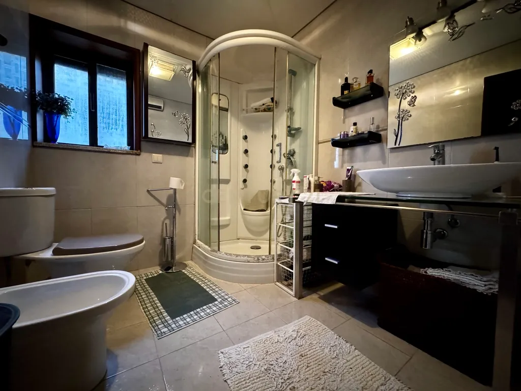 Moradia T4 de quatro frentes com piscina e vista mar | Mindelo - Image 15