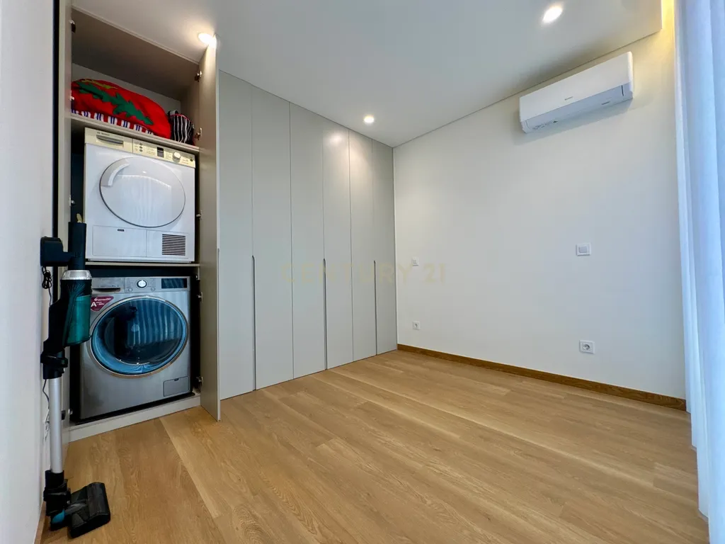 Moradia Contemporânea de Três Frentes | Gondomar, Porto - Image 22