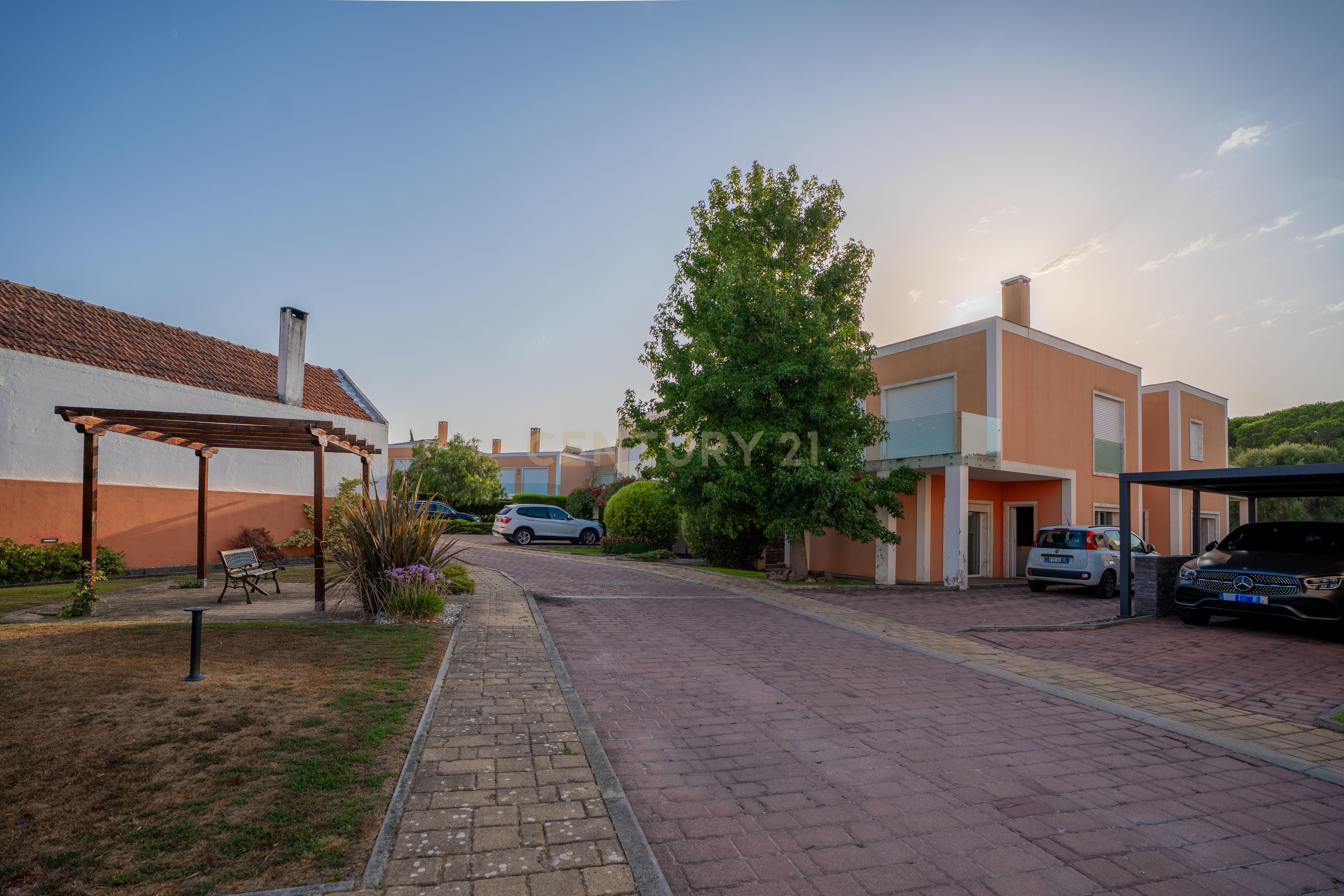 Fotografia 3 de Moradia T4 com Piscina Privativa | Bicesse, Cascais