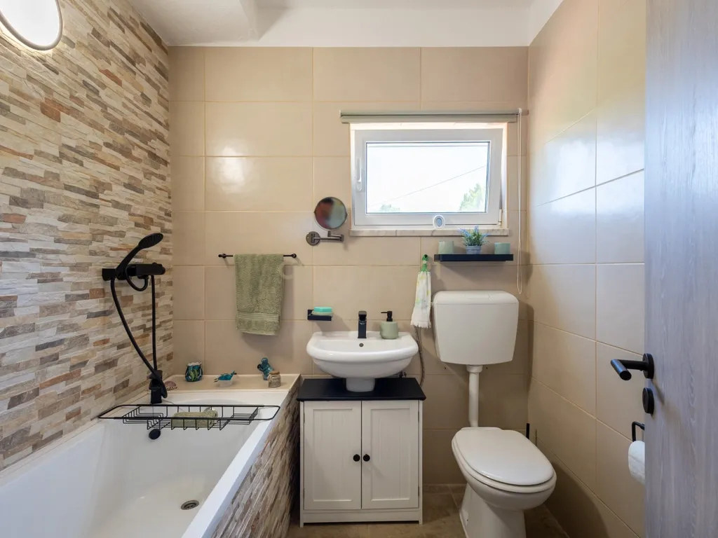 Quinta de 1ha vedada com piscina, jacuzzi, pomar e vista panorâmica em Olalhas, Tomar - Image 10