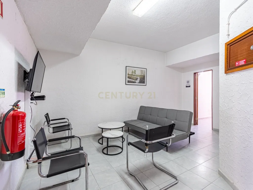 Estúdio na Venteira, Amadora - Localização central e acessível - Image 4