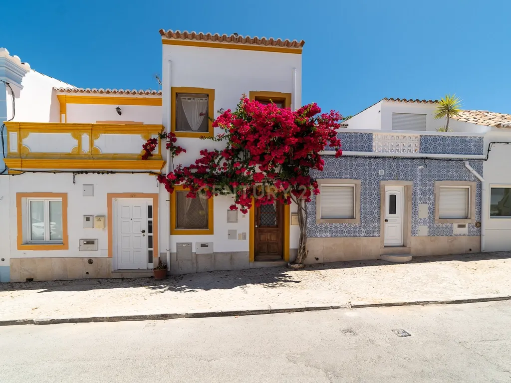 Moradia de Charme T2+1 no Centro Histórico de Tavira - Image 1