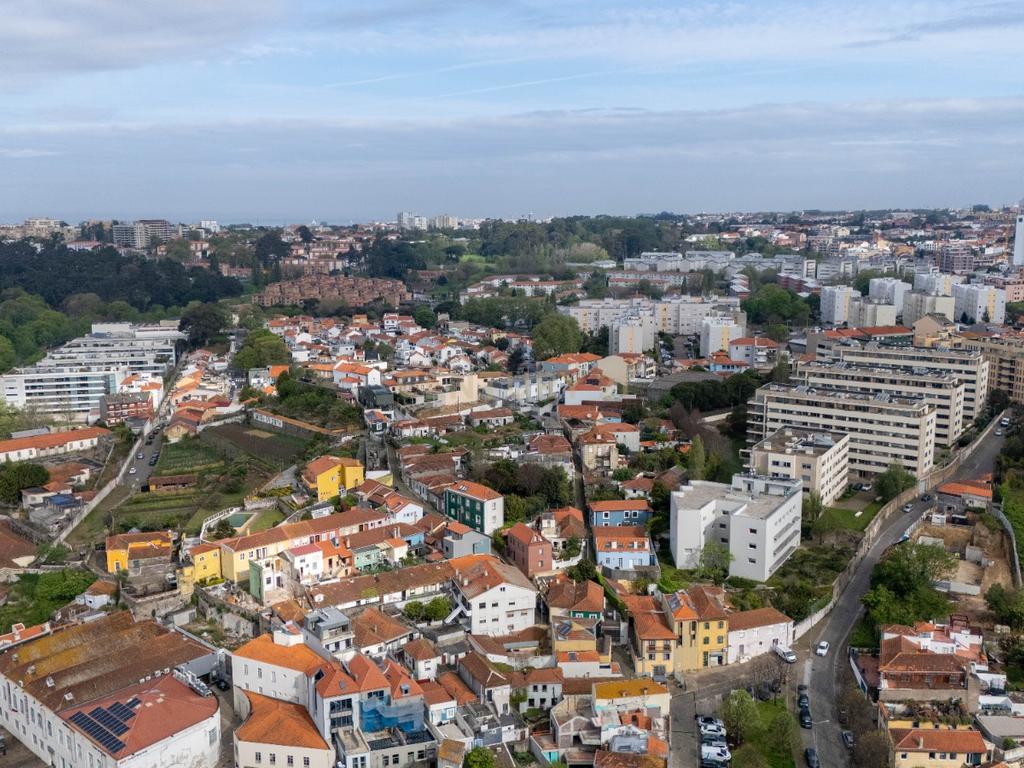 Exclusiva Moradia de Luxo no Coração do Ouro – Rua Senhor da Boa Morte, Porto - Image 5