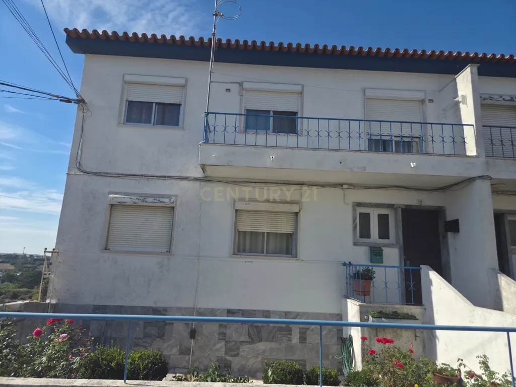 Apartamento T2 Sabugo (Almargem do Bispo) - Encontra-se arrendado a casal jovem com Contrato de Arrendamento a termo certo (Inicio:Novembro 2022) com renda mensal de 522,24€. - Image 1