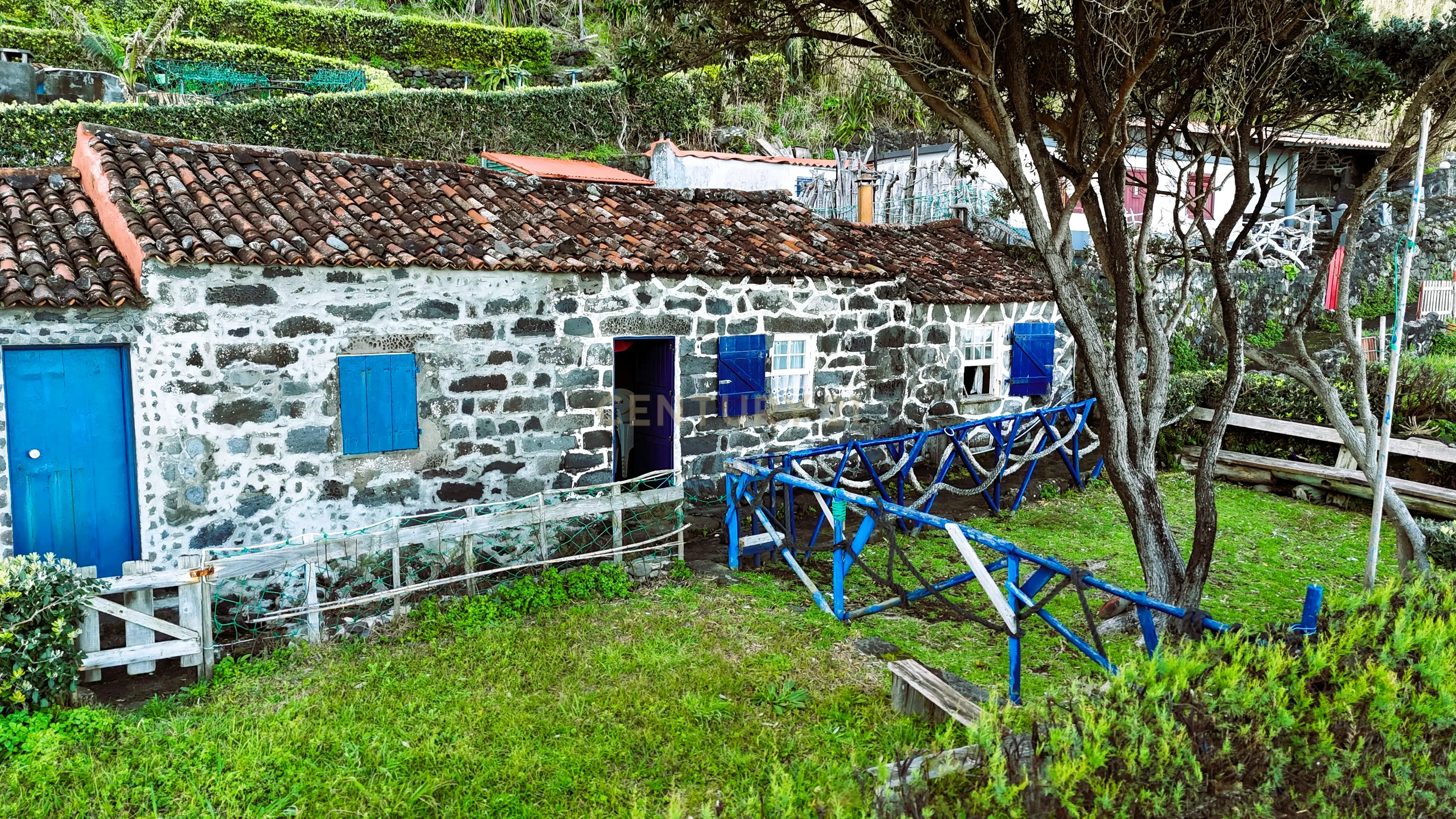 Imóvel Histórico na Fajã do Araújo – Uma das Casas Mais Antigas do Nordeste - Image 3
