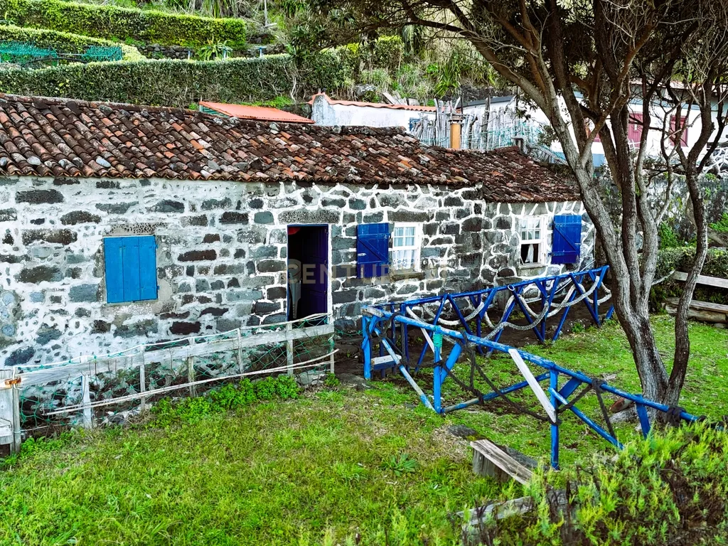 Imóvel Histórico na Fajã do Araújo – Uma das Casas Mais Antigas do Nordeste - Image 3