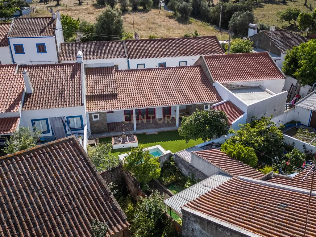Moradia T2 Premium com Piscina, Suite e Acabamentos de Excelência - Image 40