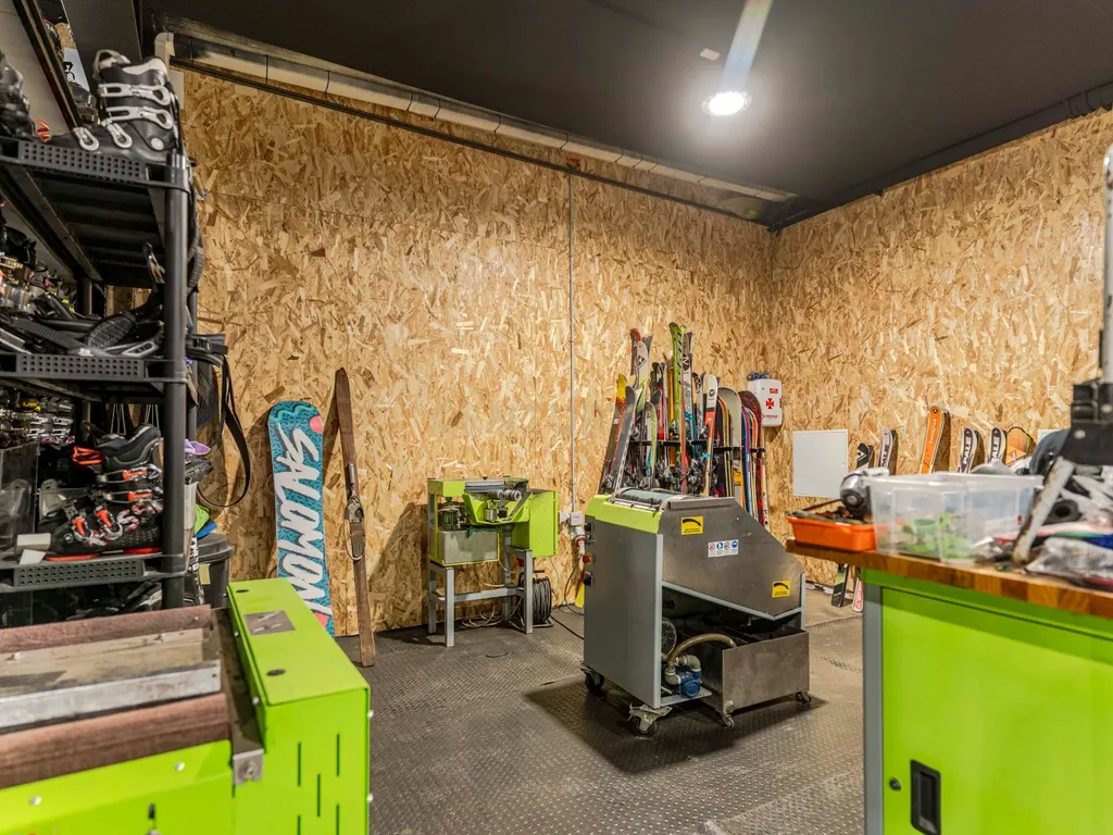 Loja Comercial em Monachil, Granada - Oportunidade Única - Image 2