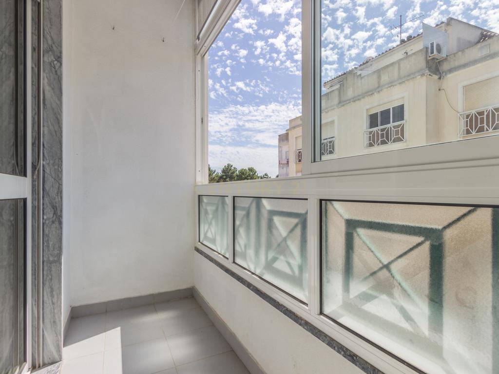 Apartamento T2, localizado na Quinta do Conde - Image 10