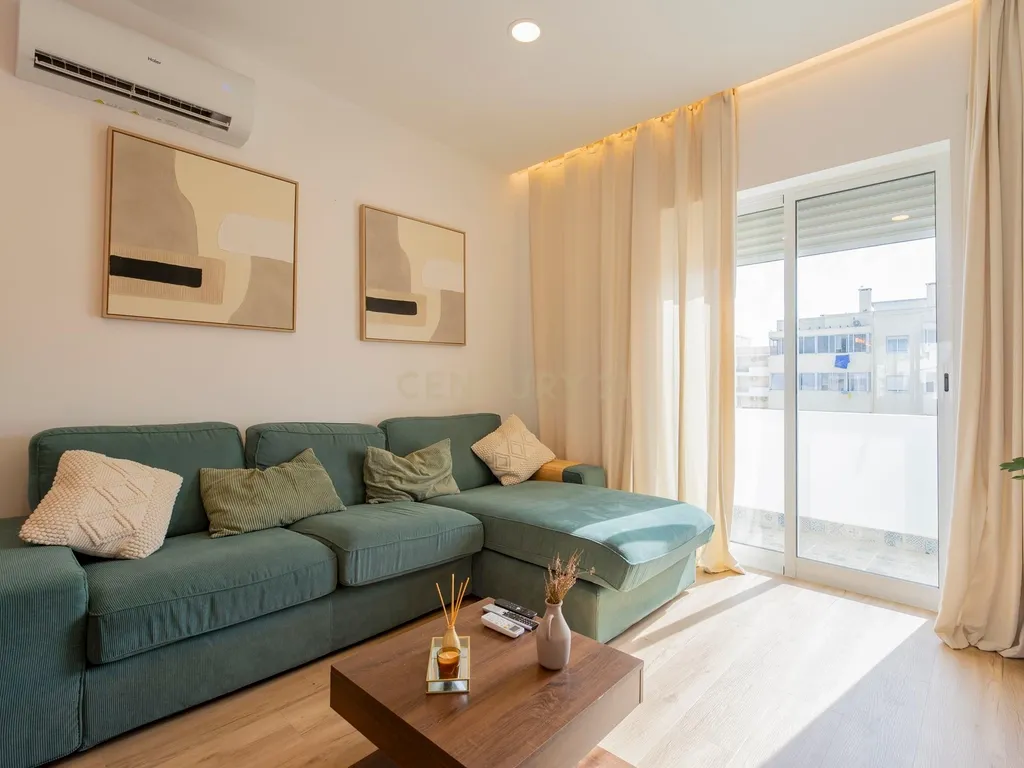 Apartamento T1 com Terraços e Vista Panorâmica em Olhão - Image 3