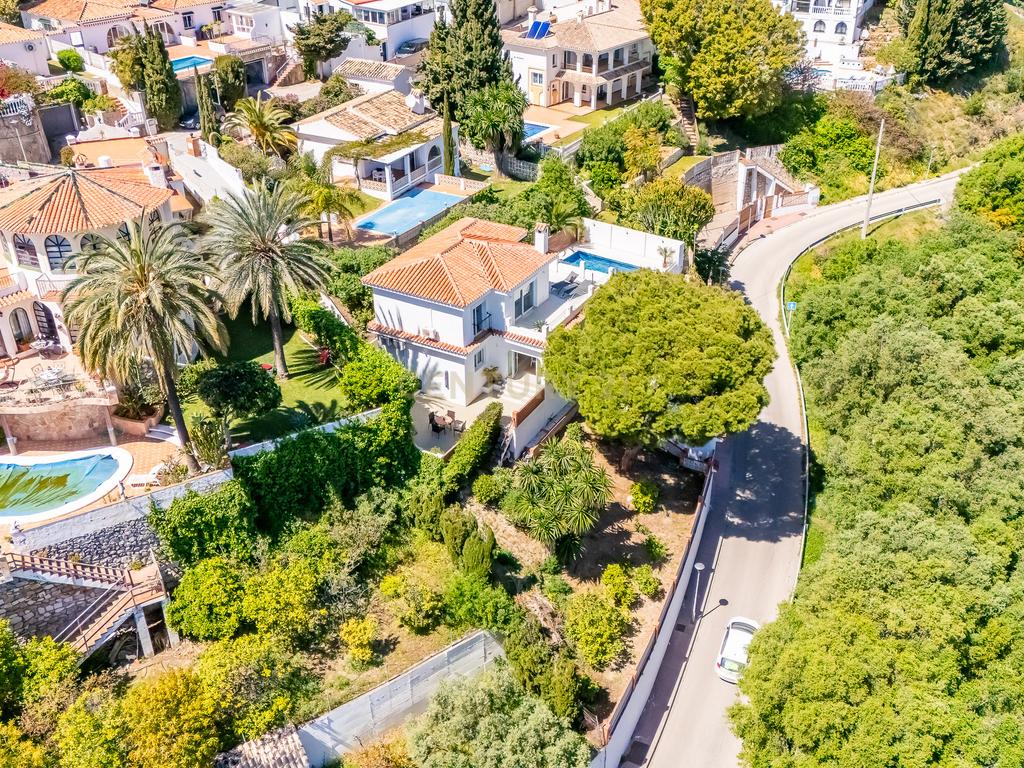 Moradia renovada com vista para o mar e perto da praia – Torreblanca, Fuengirola - Image 96