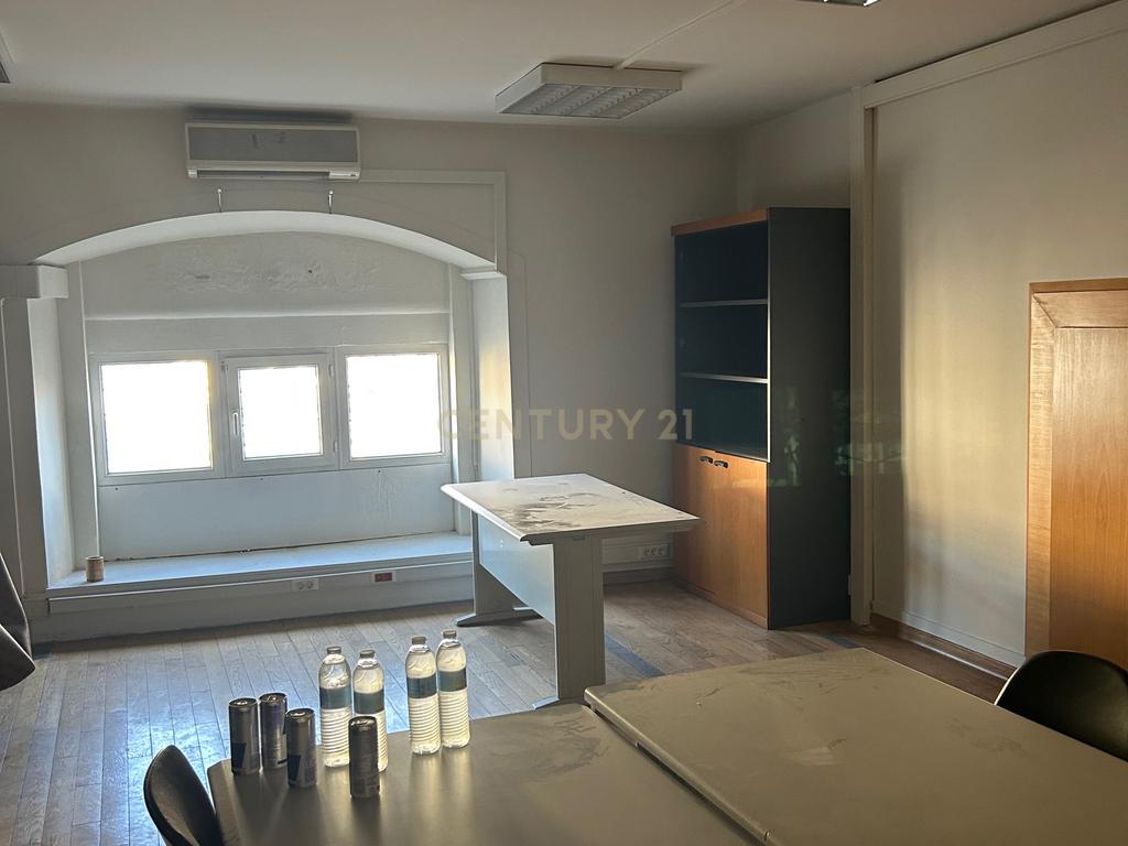 Escritório para Arrendamento na Baixa de Lisboa – Pronto a utilizar - Image 4