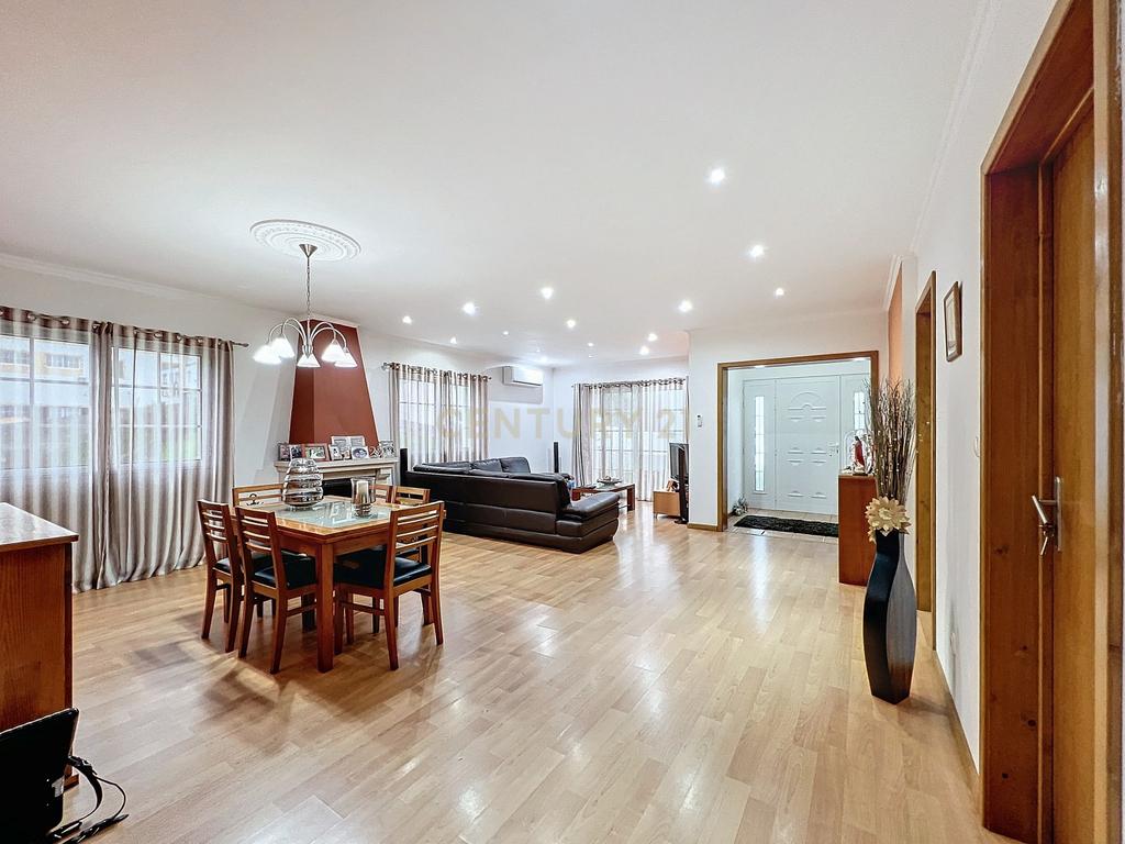 Casa T4 com Vista Mar em Povoação, Ilha de São Miguel - Image 1