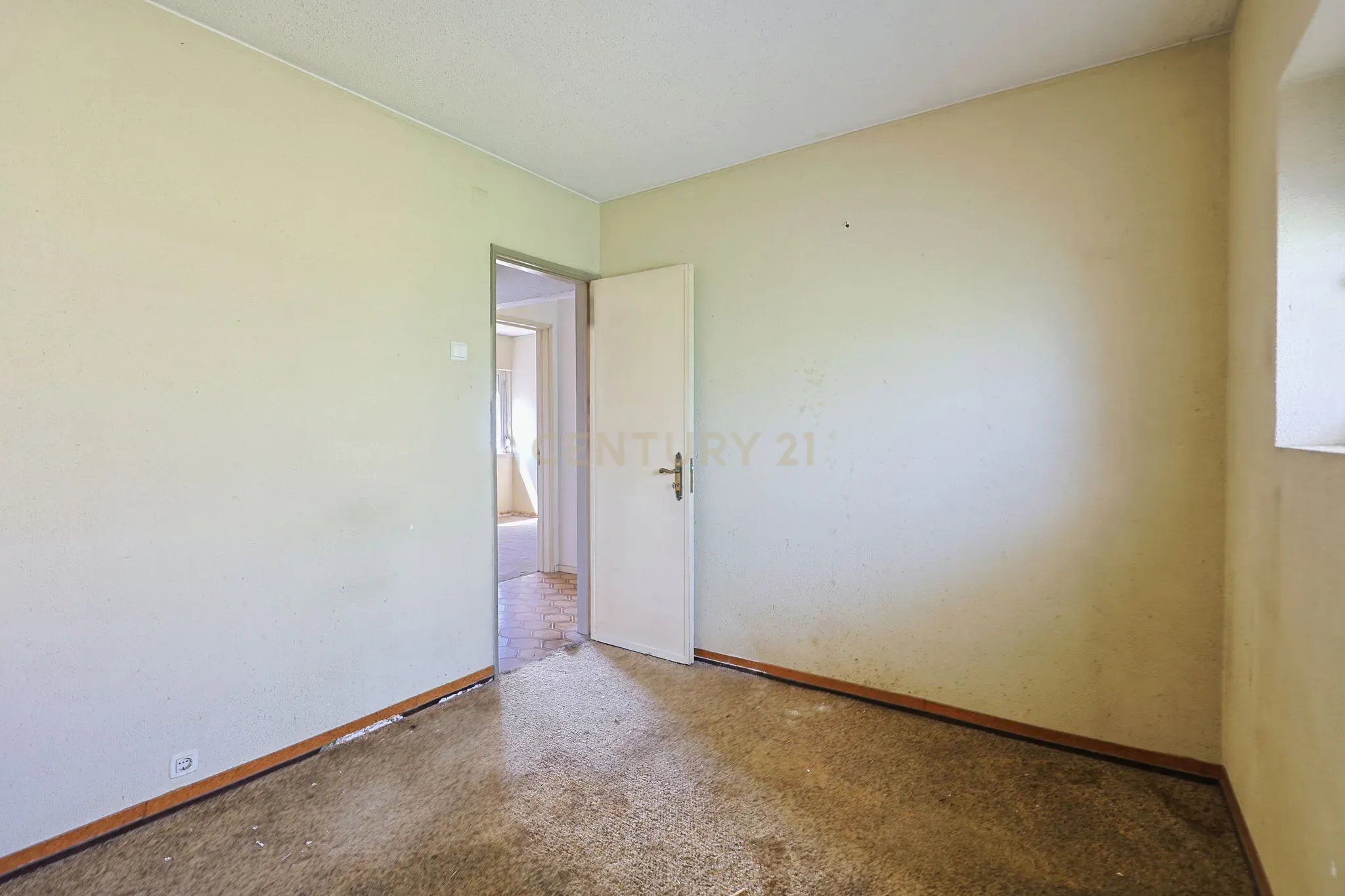 Fotografia 5 de T2 na Arrentela junto à Baía do Seixal – Excelente oportunidade para remodelação