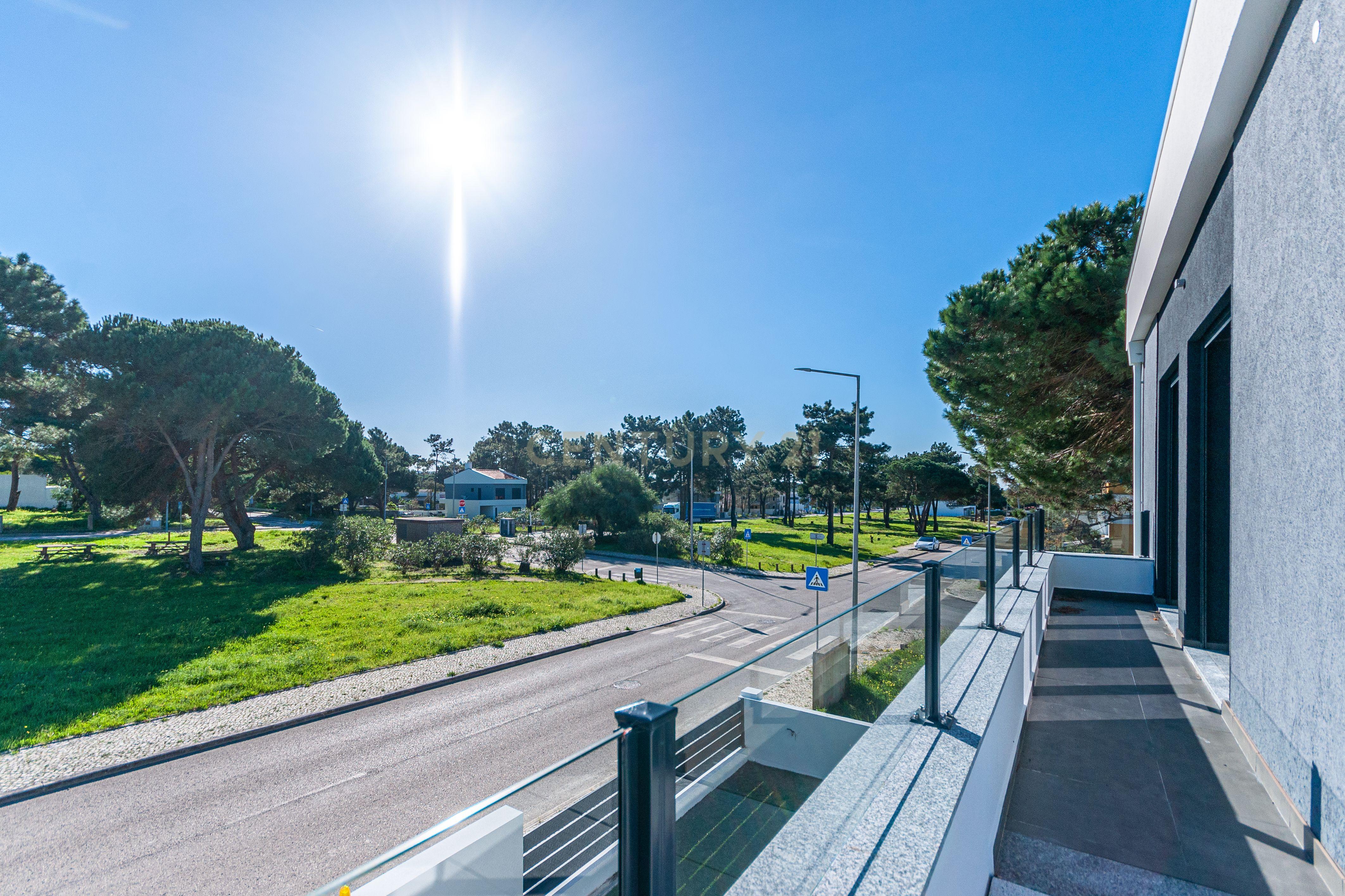 Moradia T3 Moderna com Piscina | Lagoa de Albufeira - Image 30