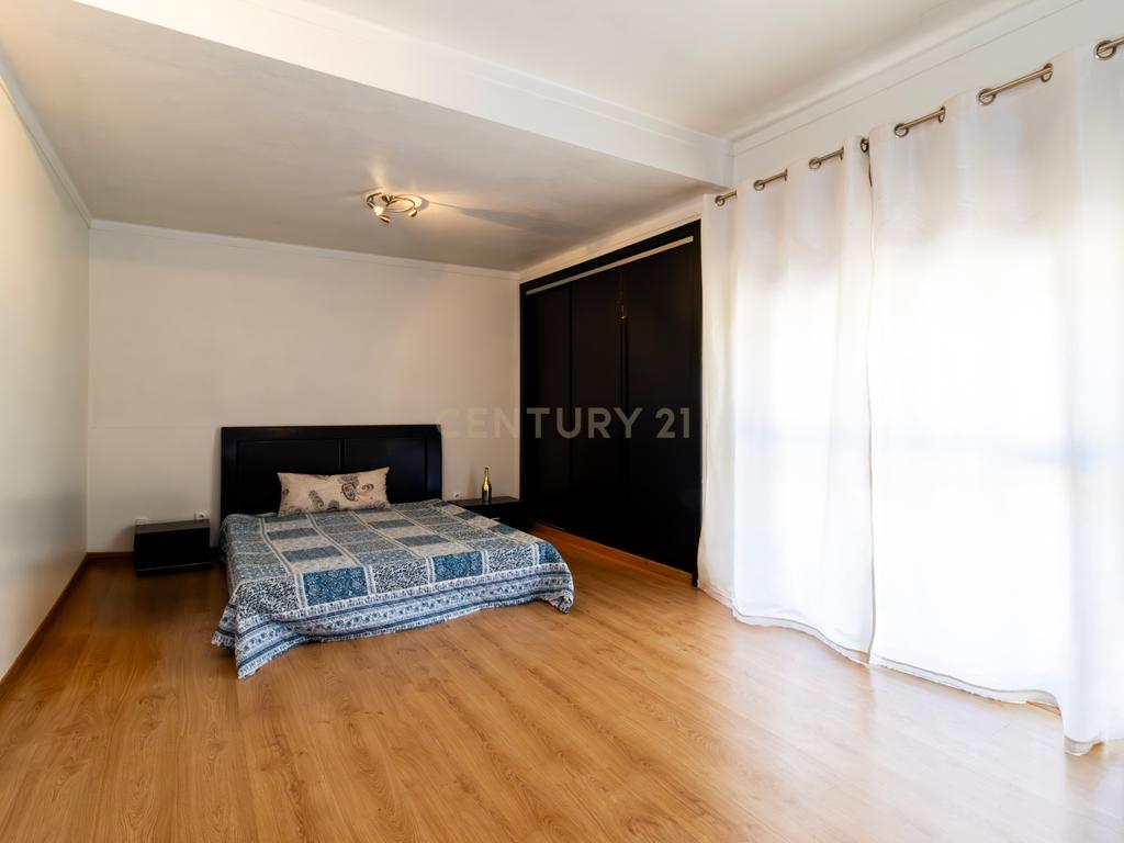 Moradia T4 com Terreno em Colmeias, Leiria - Image 4