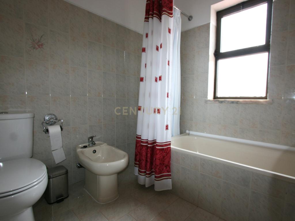 Propriedade de estilo tradicional T3+1, anexo e lote de 8080 m2 em Portela, São Bartolomeu de Messines - Image 24
