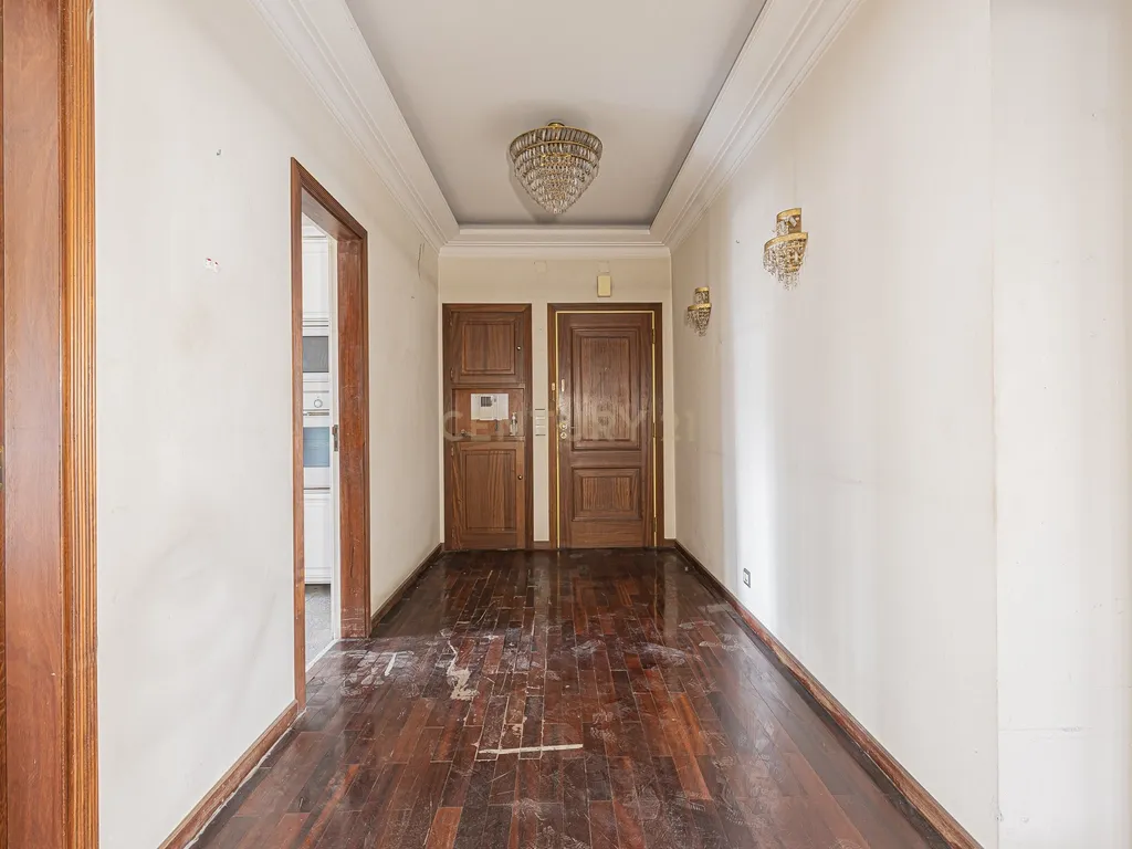 T4 com 180 m² e Garagem Box no Areeiro, Lisboa - Image 30