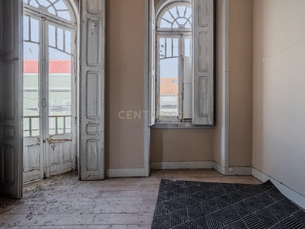 PRÉDIO PARA RECUPERAR, NO CENTRO HISTÓRICO DE PENICHE - Image 12