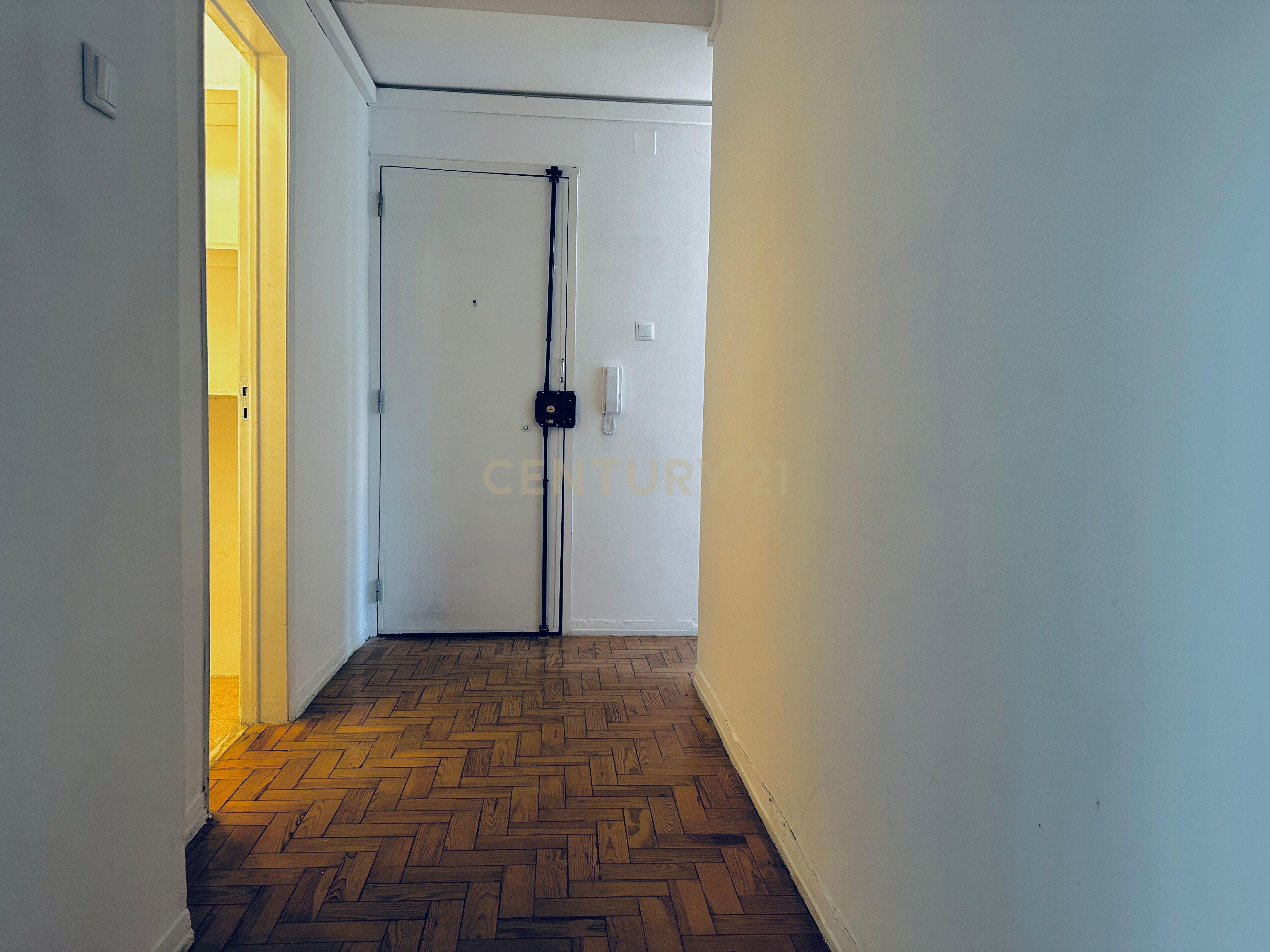Apartamento T2 em Arrentela - Paio Pires - Seixal - Lisboa - Boa Localização - Image 3