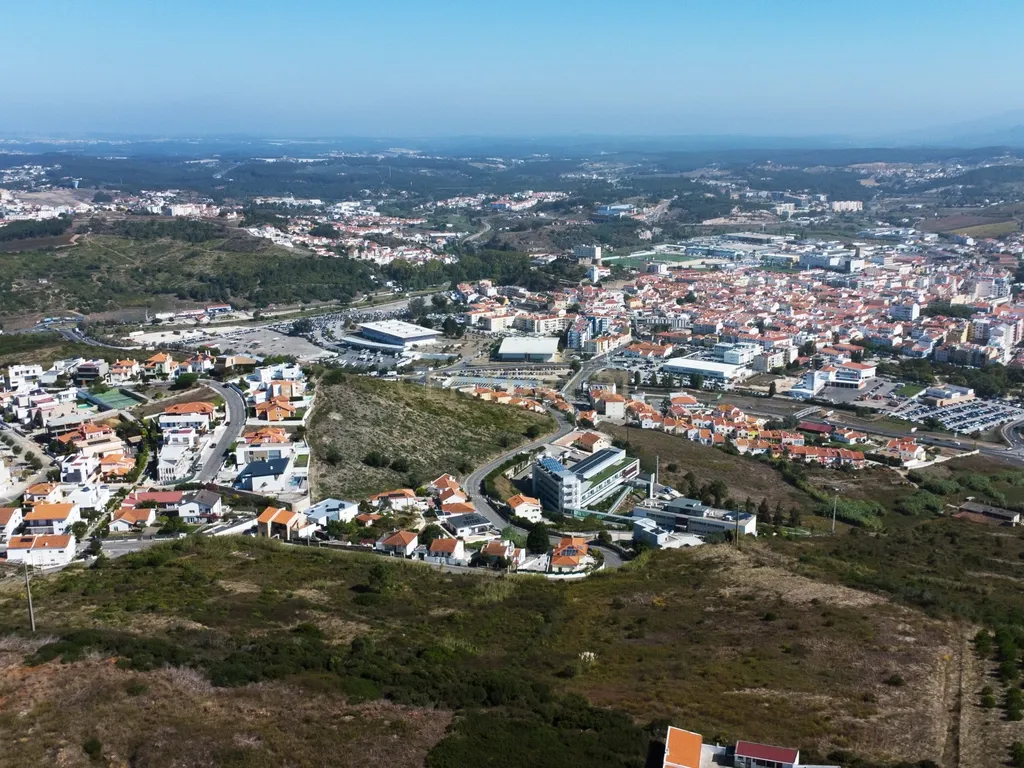 🏗️ Terreno Urbanizável com Viabilidade para 17 Moradias – Varatojo, Torres Vedras - Image 1