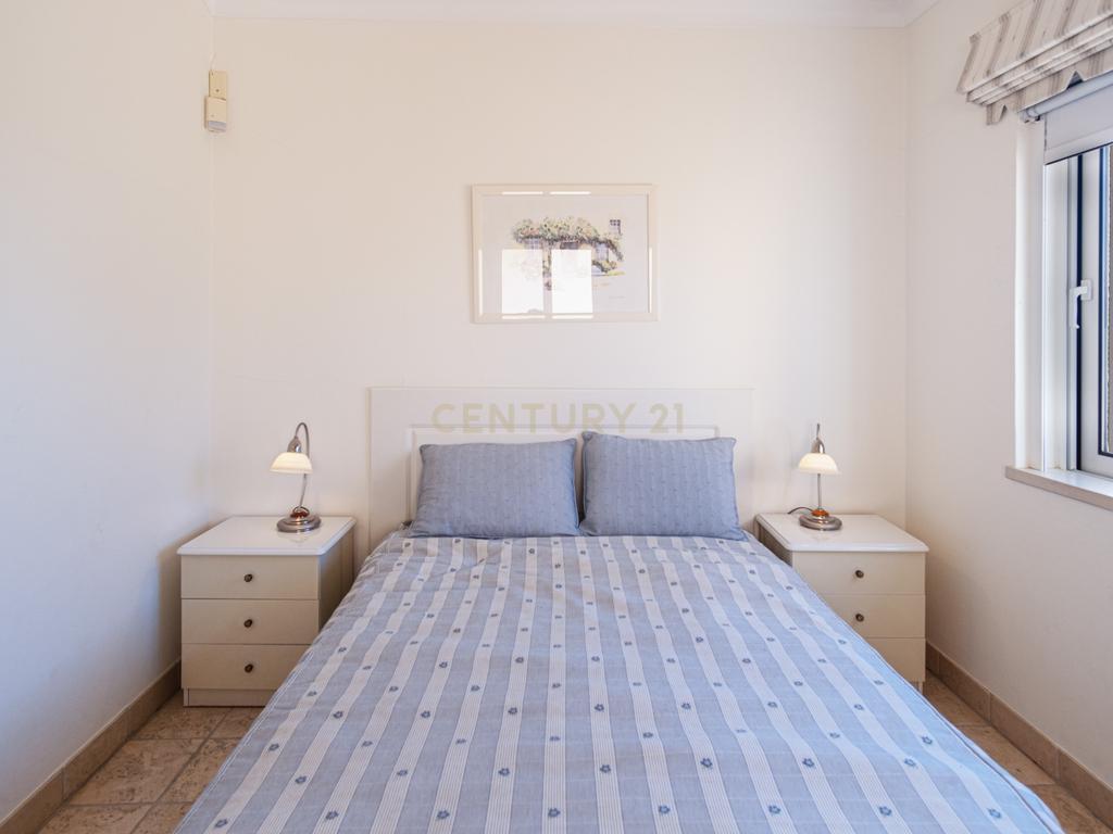 Moradia T5 com Piscina e Jardim em Lagoa, Faro - Image 34