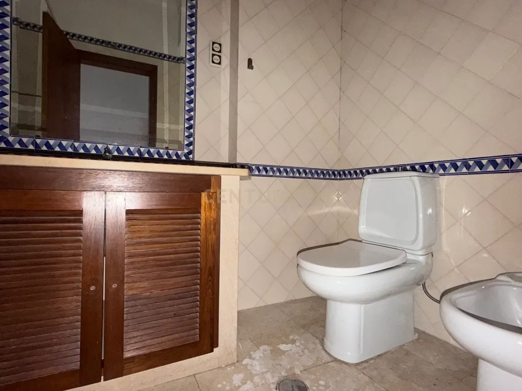 Apartamento T3 com Varandas e Vista Panorâmica no Bonfim, em Setúbal - Image 24