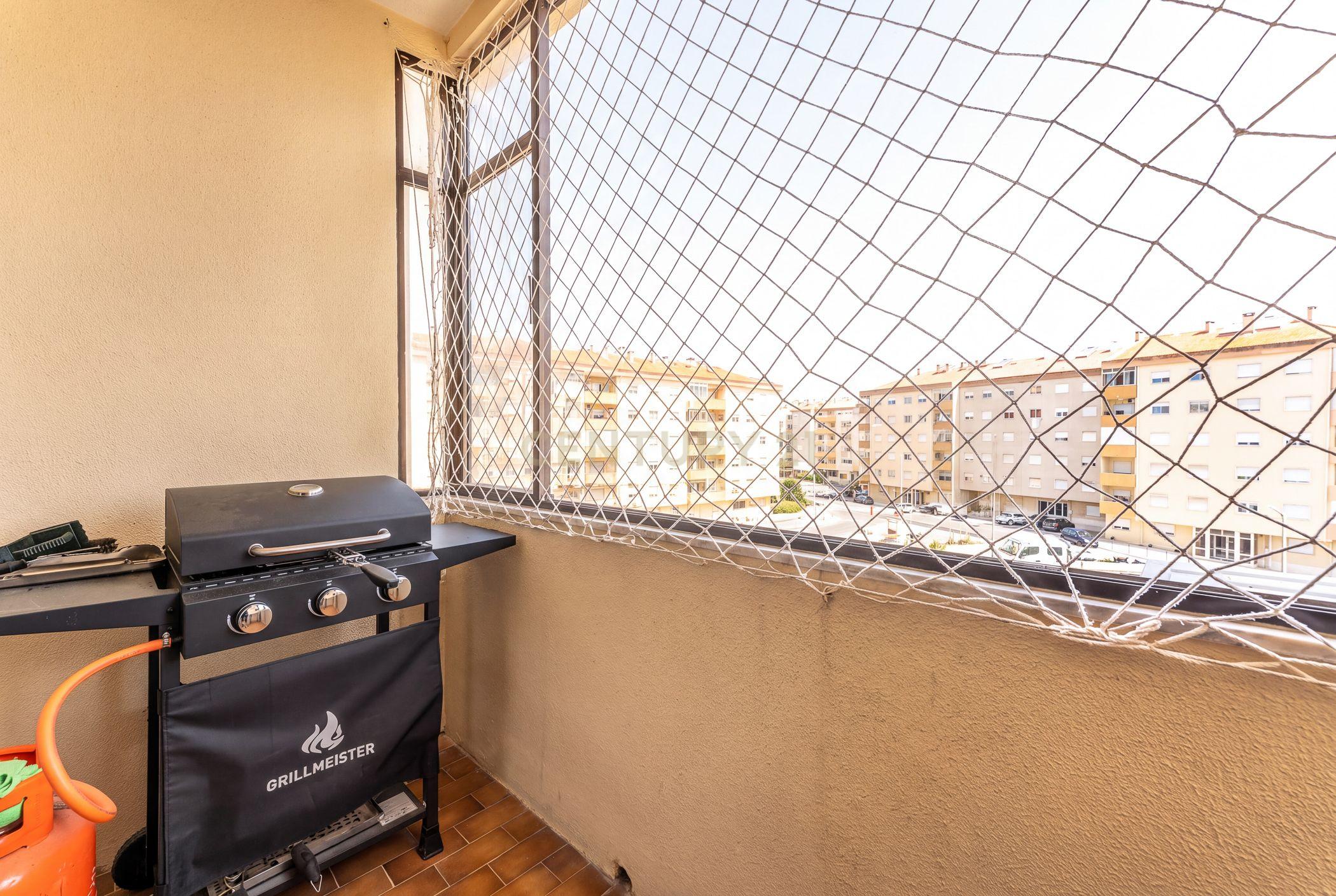 Fotografia 10 de Apartamento T2 em Vila Franca de Xira com Varanda e Ar Condicionado