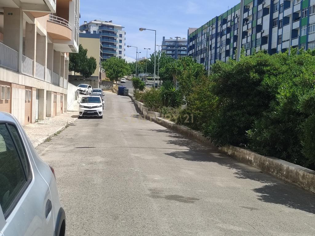 Apartamento T2 no Feijó totalmente remodelado - Image 27