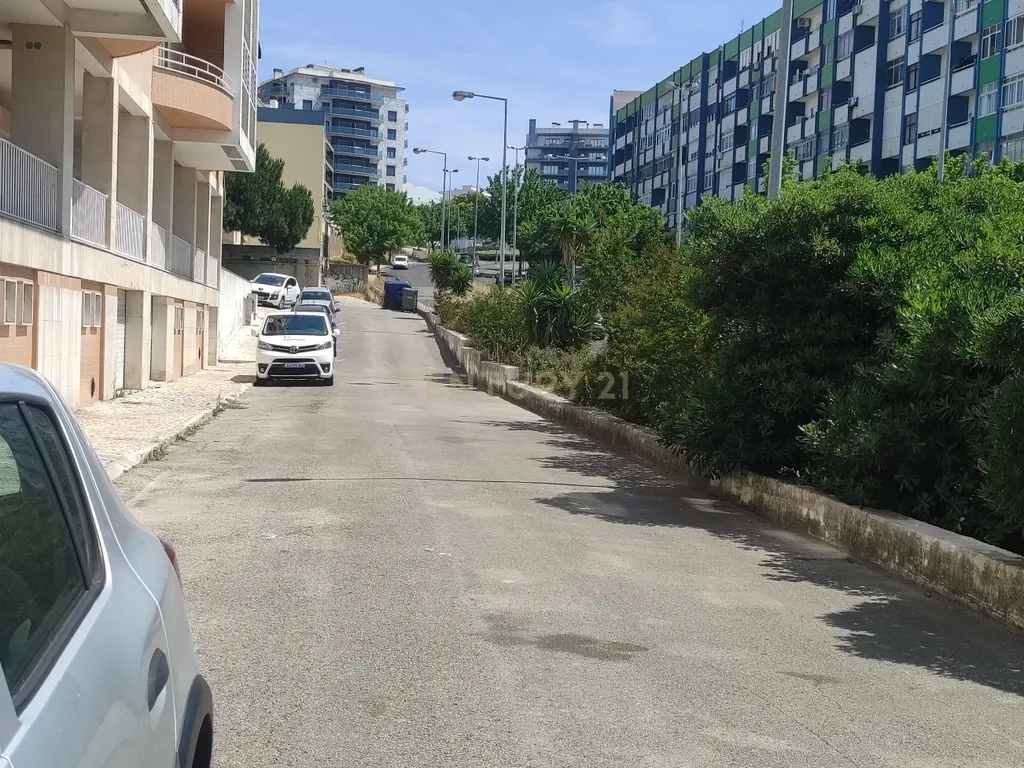 Apartamento T2 no Feijó totalmente remodelado - Image 27