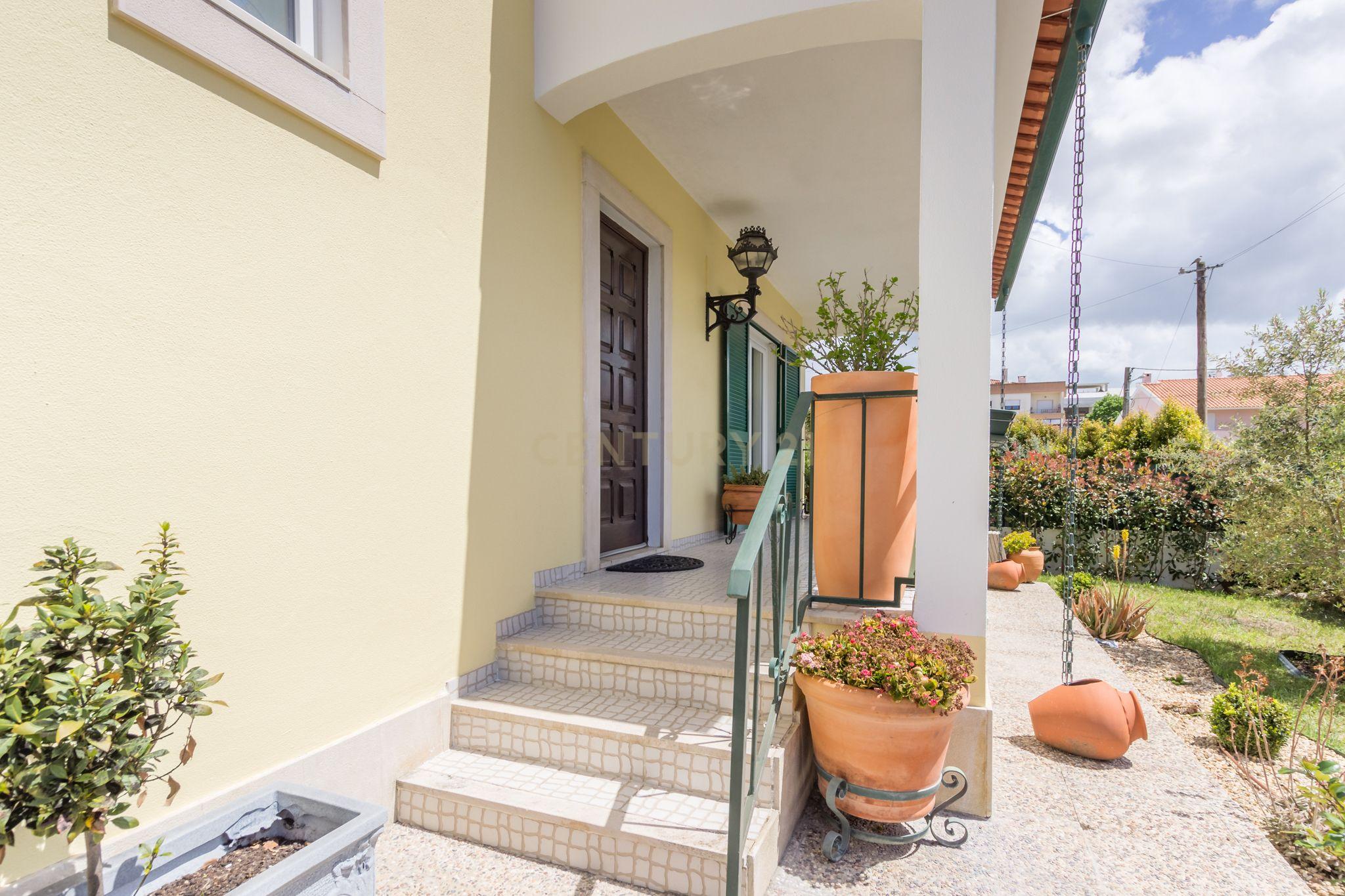 Luxuosa Moradia T4 +3 com Piscina em Azeitão com terreno de 712m - Image 37