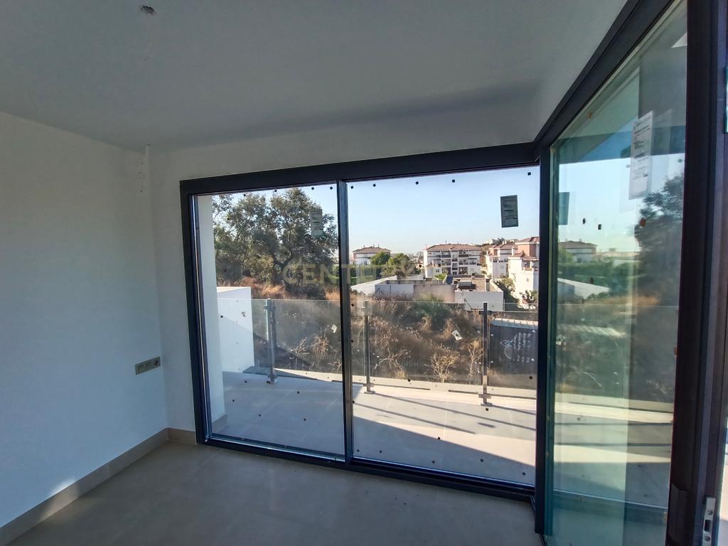 Luxuosa Moradia T4 com Piscina em Málaga, Andalucía - Image 4