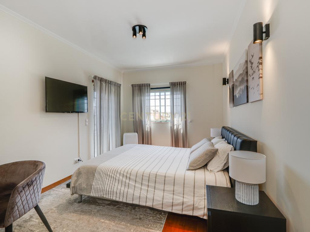 Apartamento T3 no Montijo | 143m2 área bruta útil | 2 garagens e elevador - Image 25