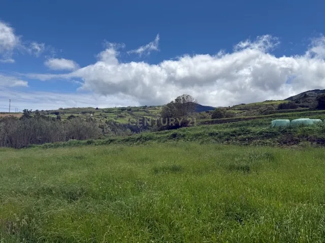 Terreno Rústico com Projeto Aprovado – Vista Serra e Mar - Image 1