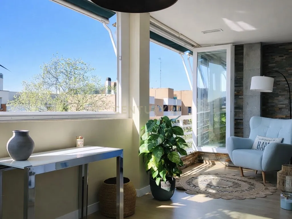 EXCLUSIVO APARTAMENTO EM URBANIZAÇÃO COM JARDIM E PISCINA - Image 9