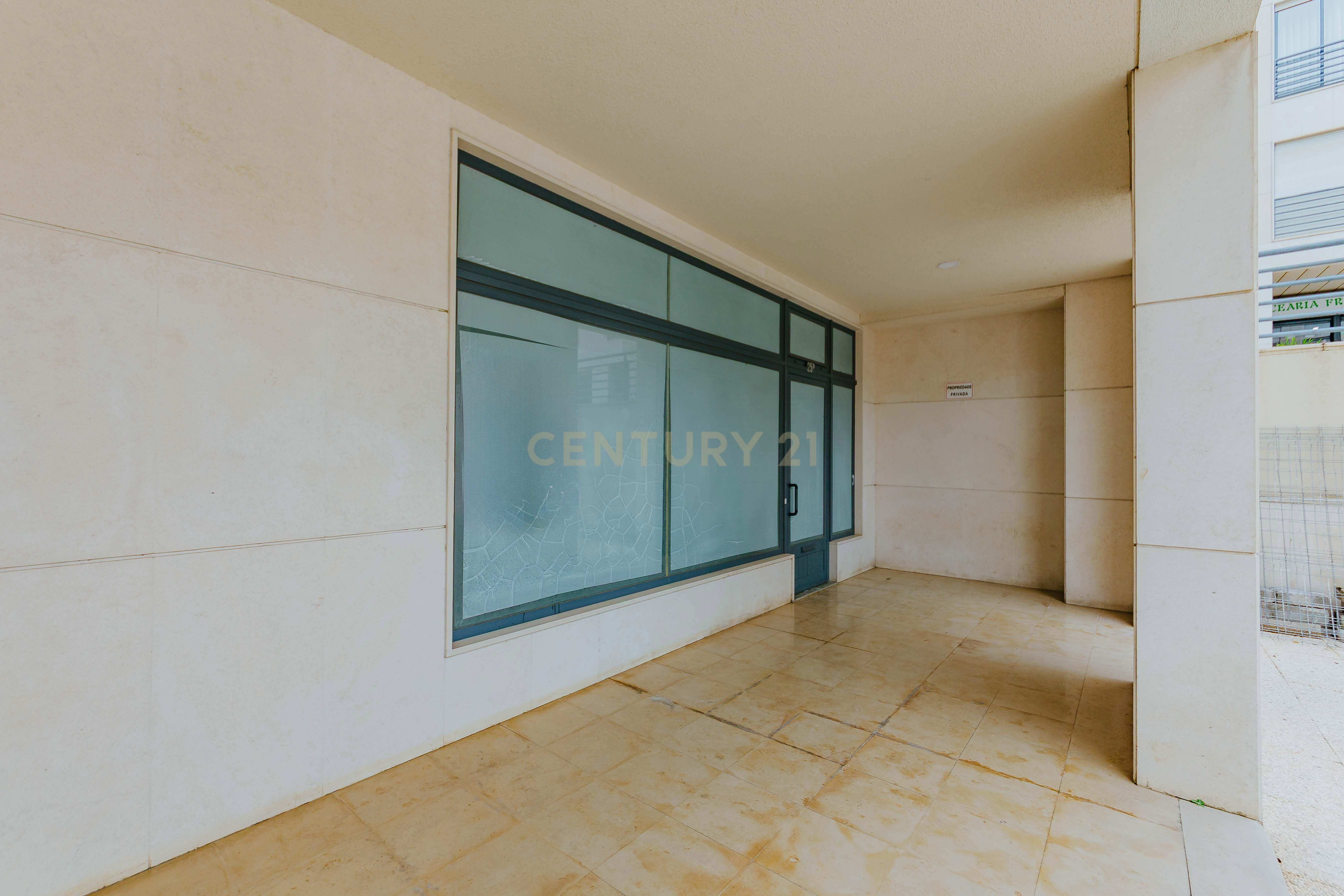 Espaço comercial na prestigiada urbanização do Alto Dos Moinhos - Image 10