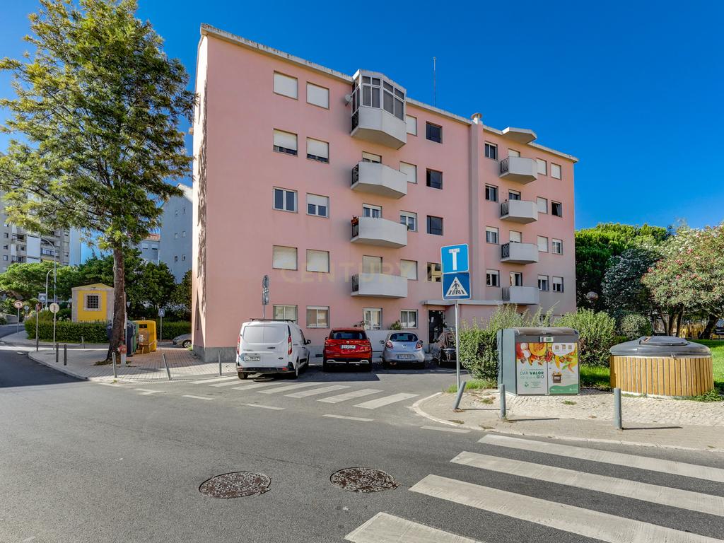 T5 Alfragide com Varanda - Image 23