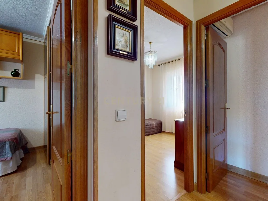Apartamento Espaçoso com Vista para a Cidade e Montanha em Madrid - Image 32