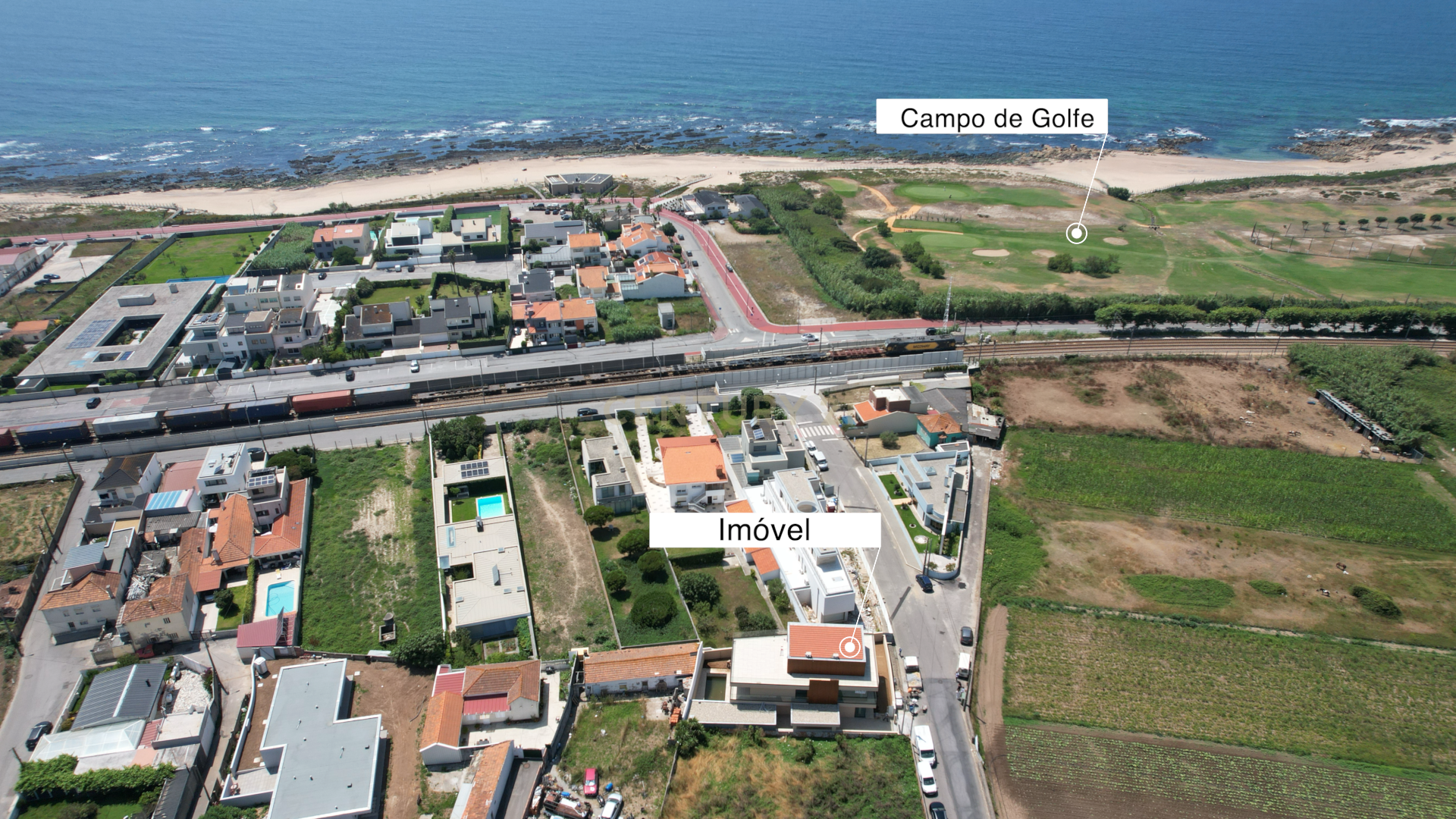 Fotografia 11 de Moradia de Luxo T3+1 com Piscina, Rooftop e Vista Deslumbrante | Varanda de Mira – Miramar