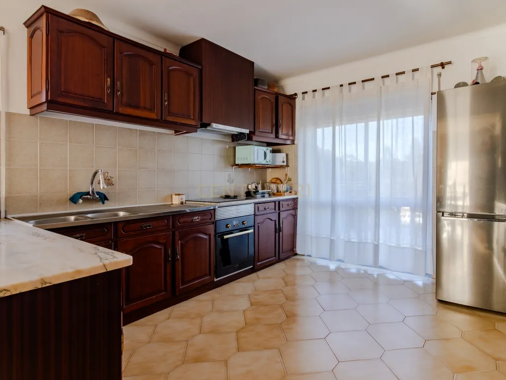 Moradia multifamiliar com rendimento imediato | 2.000 m² de terreno | A apenas 4,5 km de Fátima - Image 22