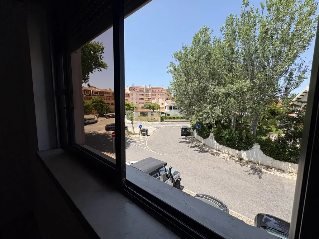 T2 remodelado com garagem em Cascais - Image 19