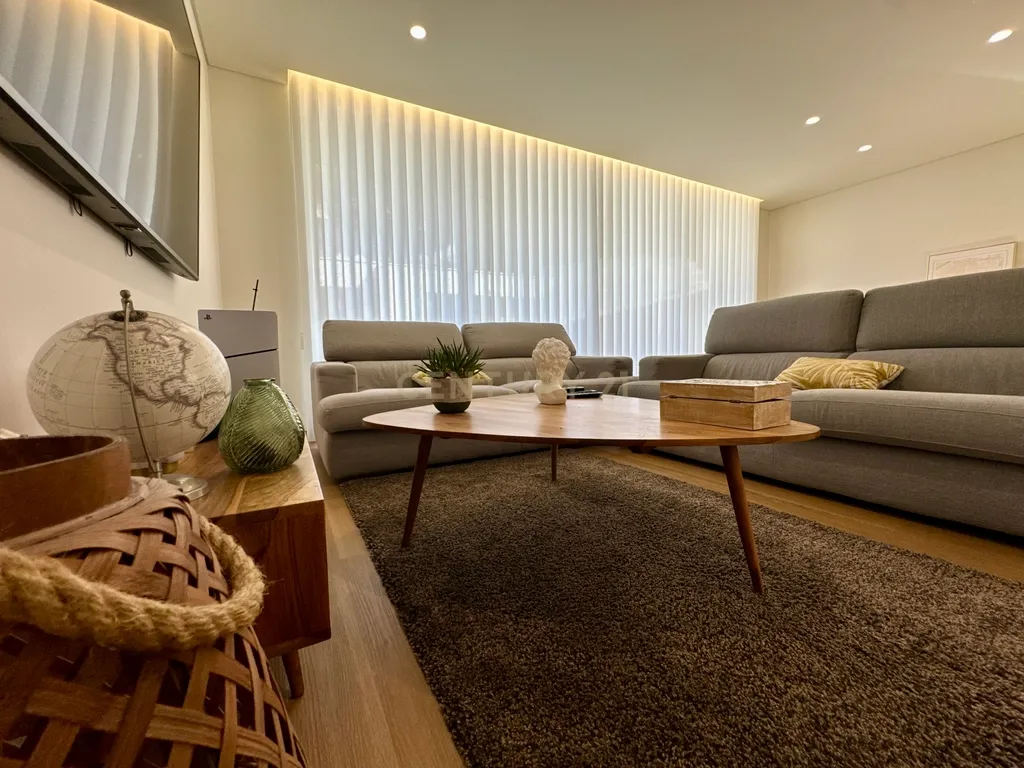 Moradia Contemporânea de Três Frentes | Gondomar, Porto - Image 16